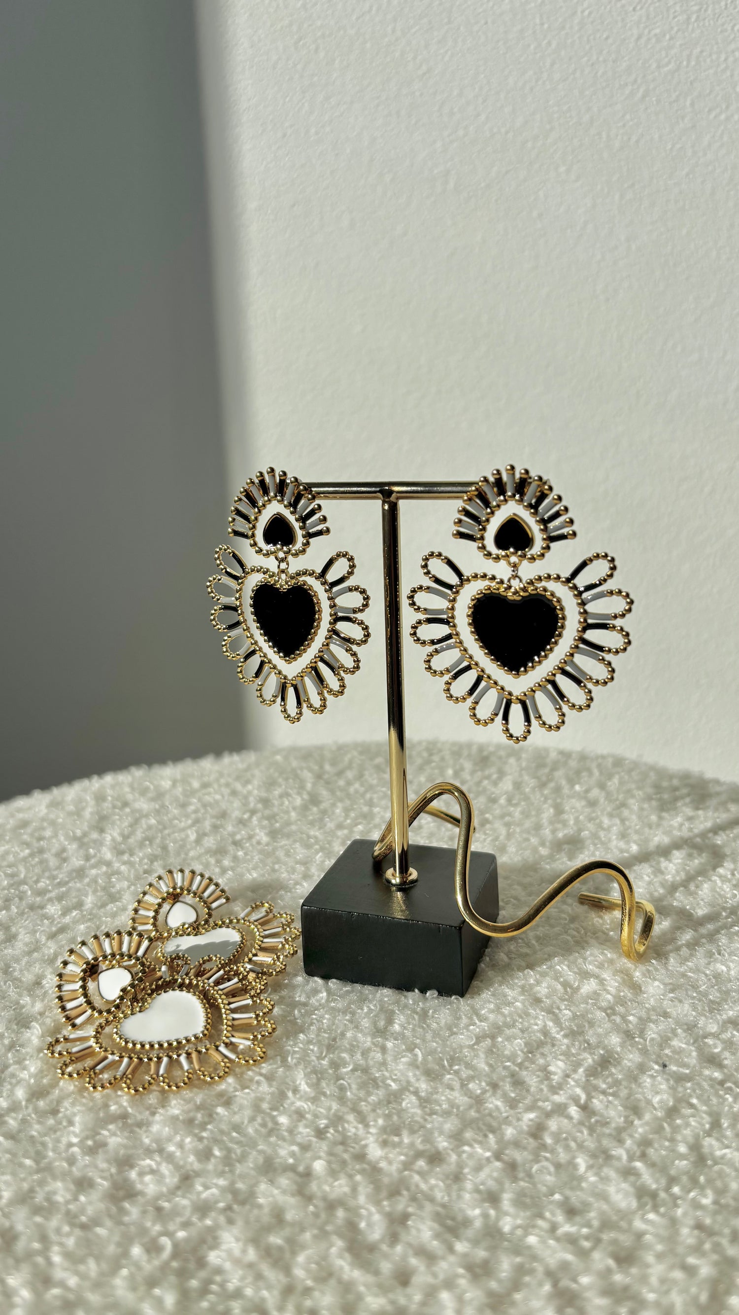 Black Heart Earrings Gold