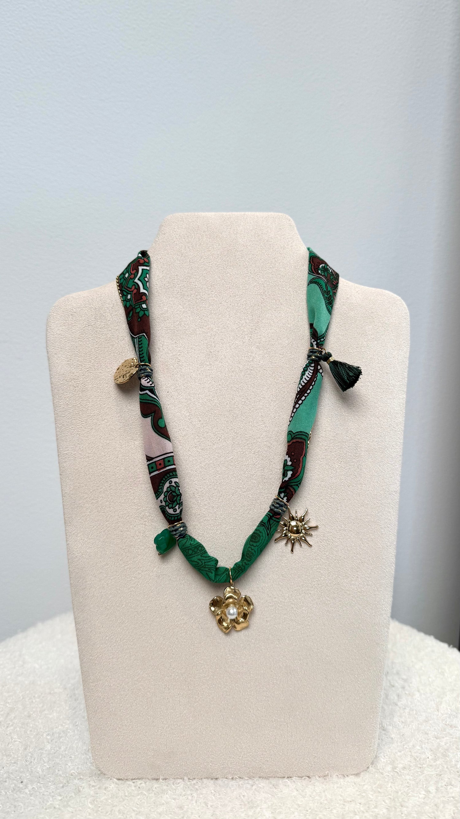 Scarf Necklace Green Gold