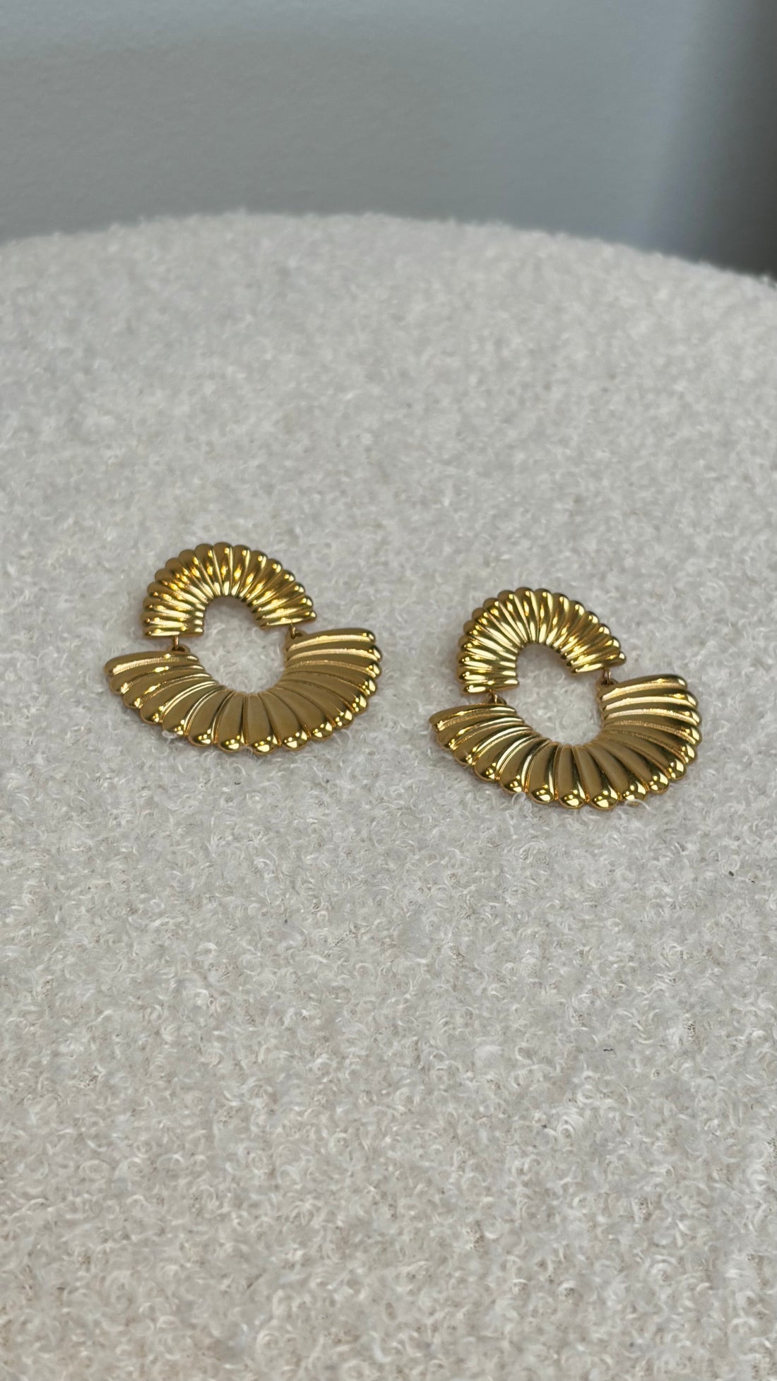 Wave Earrings Gold