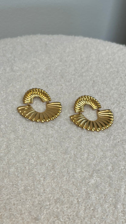 Wave Earrings Gold